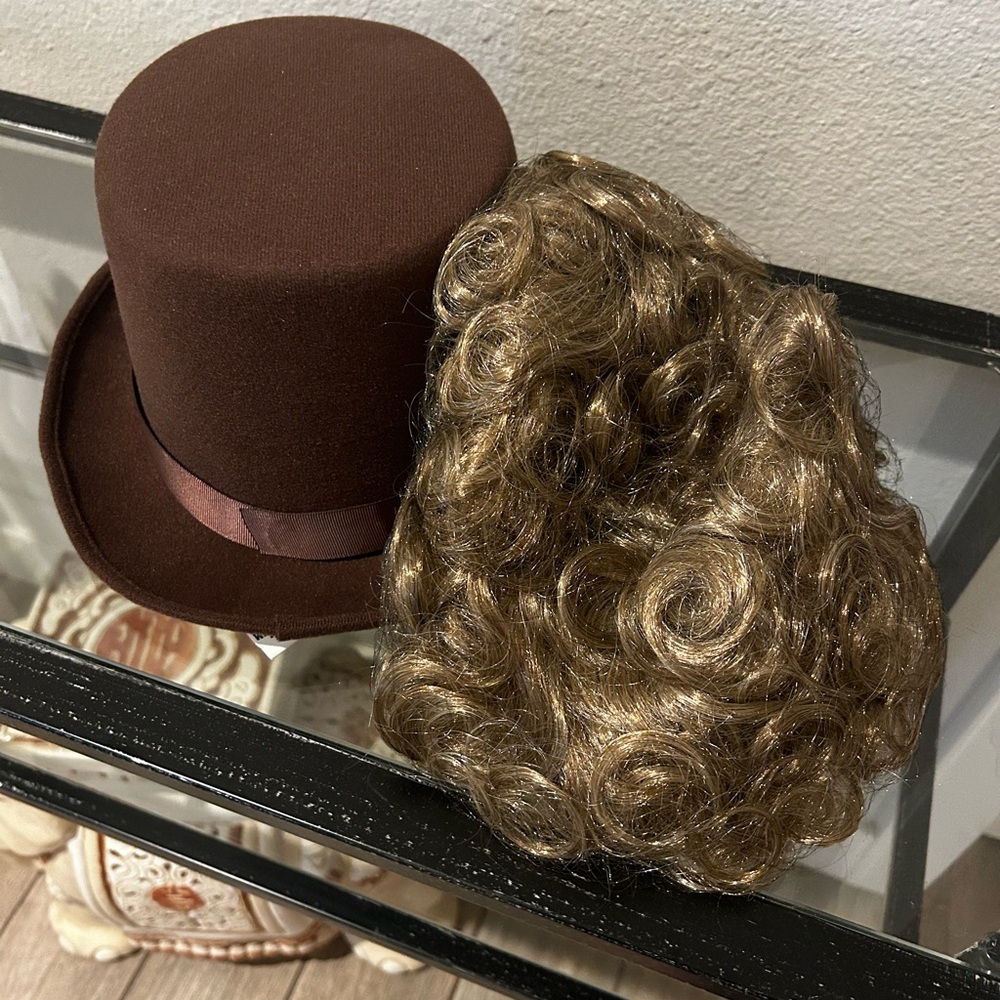 Adult standard sized Willy Wonka Halloween costume.